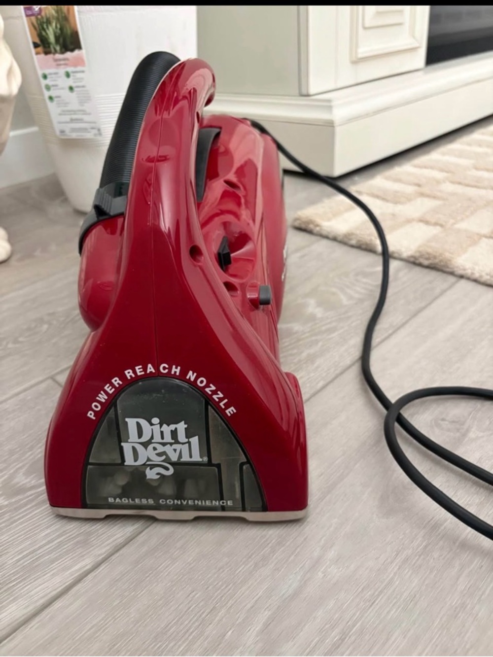 Vtg Royal Dirt Devil 08245 HEPA Power Reach Handheld Vacuum Bagless